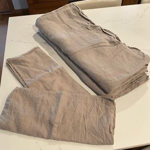 RH Stonewashed Belgian Duvet with 2 shams. Size: King